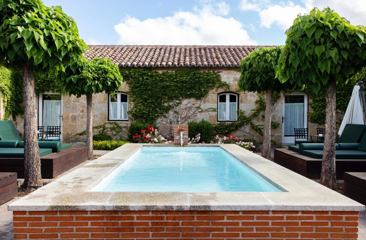 Hacienda Zorita Wine Hotel & Spa Valverdon Bagian luar foto The swimming pool at the hotel