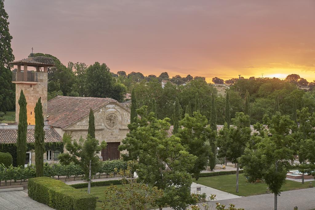 Hacienda Zorita Wine Hotel & Spa Valverdon Bagian luar foto Sunset at the St. Mark's Chapel