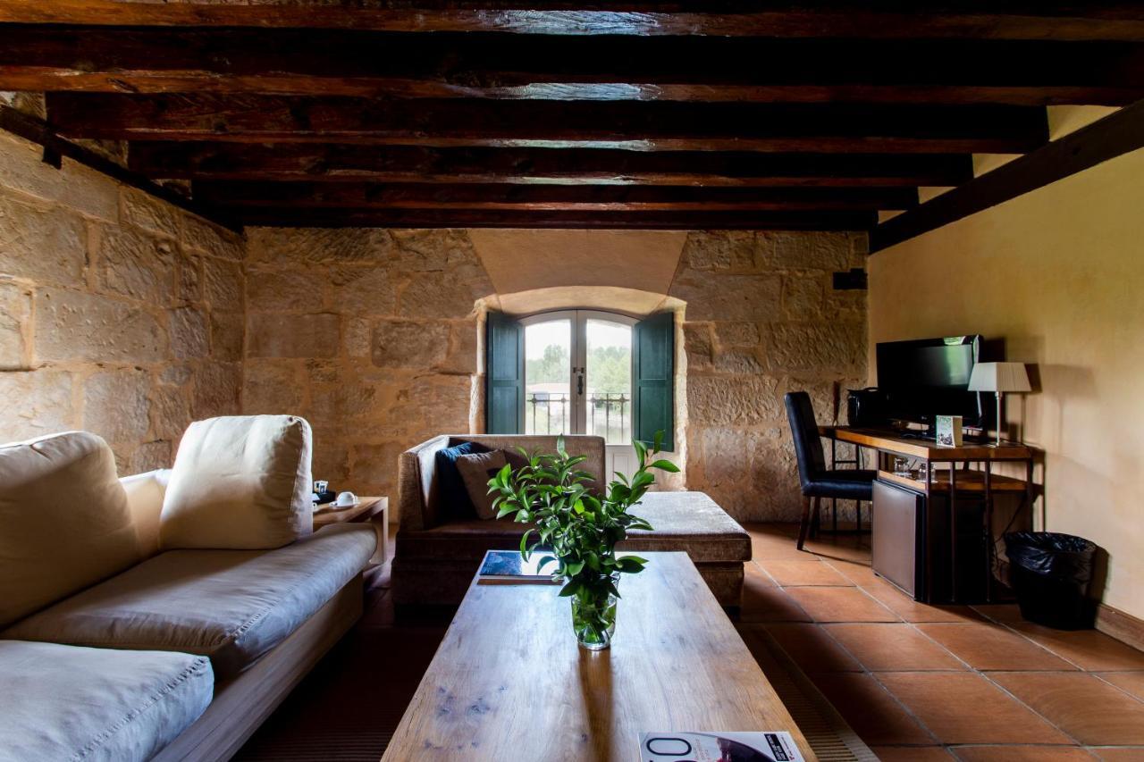 Hacienda Zorita Wine Hotel & Spa Valverdon Bagian luar foto The living room of the house